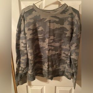 Universal Thread Camo long sleeve sweatshirt, large,